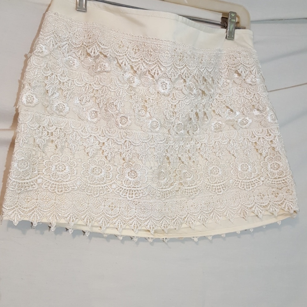 Lace mini skirt
